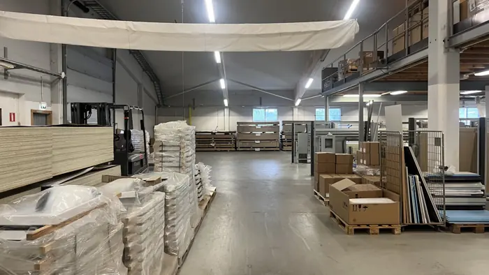 Parvitila ja pitkä halli